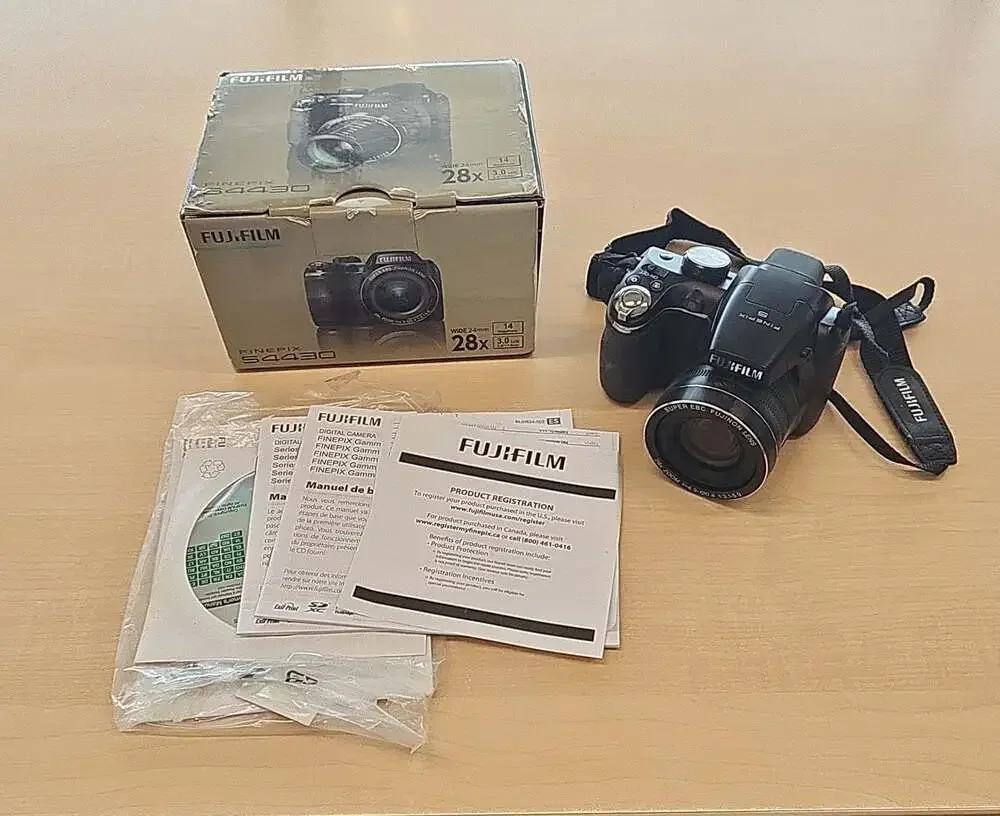 Fujifilm FinePix S4430 14MP Digital Camera with Box and Manuals NOT TESTED!